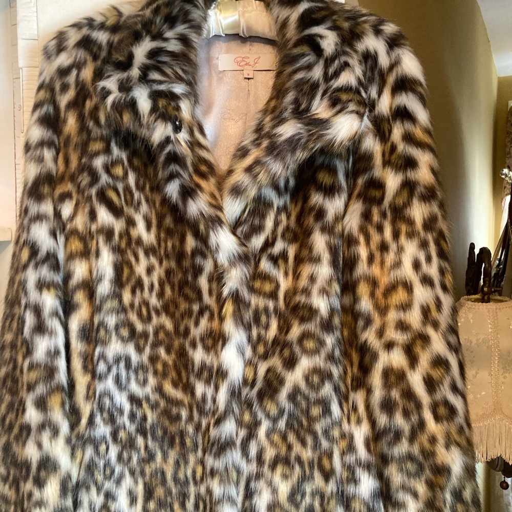 Woman’s coat animal print New never worn size small 3/4 length